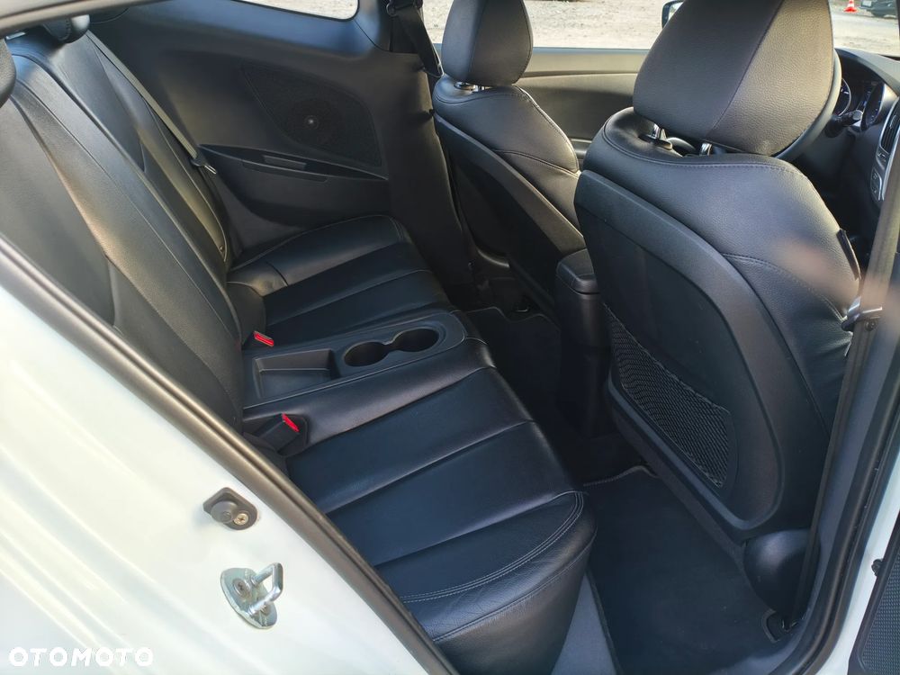 Hyundai Veloster 1.6 Premium - 27