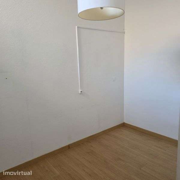 Arrenda-se espaço comercial em Queluz - Grande imagem: 4/8