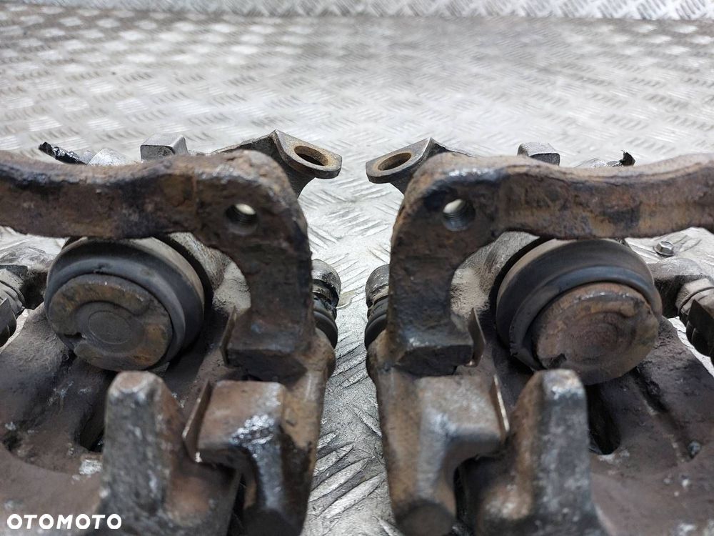 ZACISK HAMULCOWY LEWY TYŁ + PRAWY TYŁ PEUGEOT 307 2.0 HDI - 4