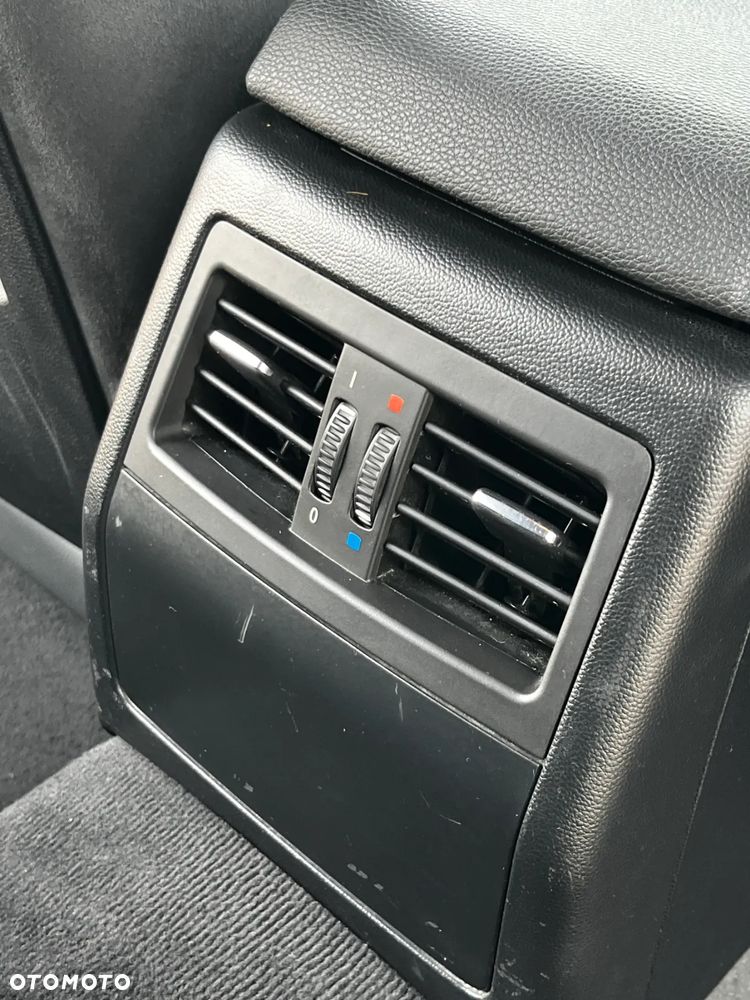 BMW Seria 3 318d Touring Sport Line - 24