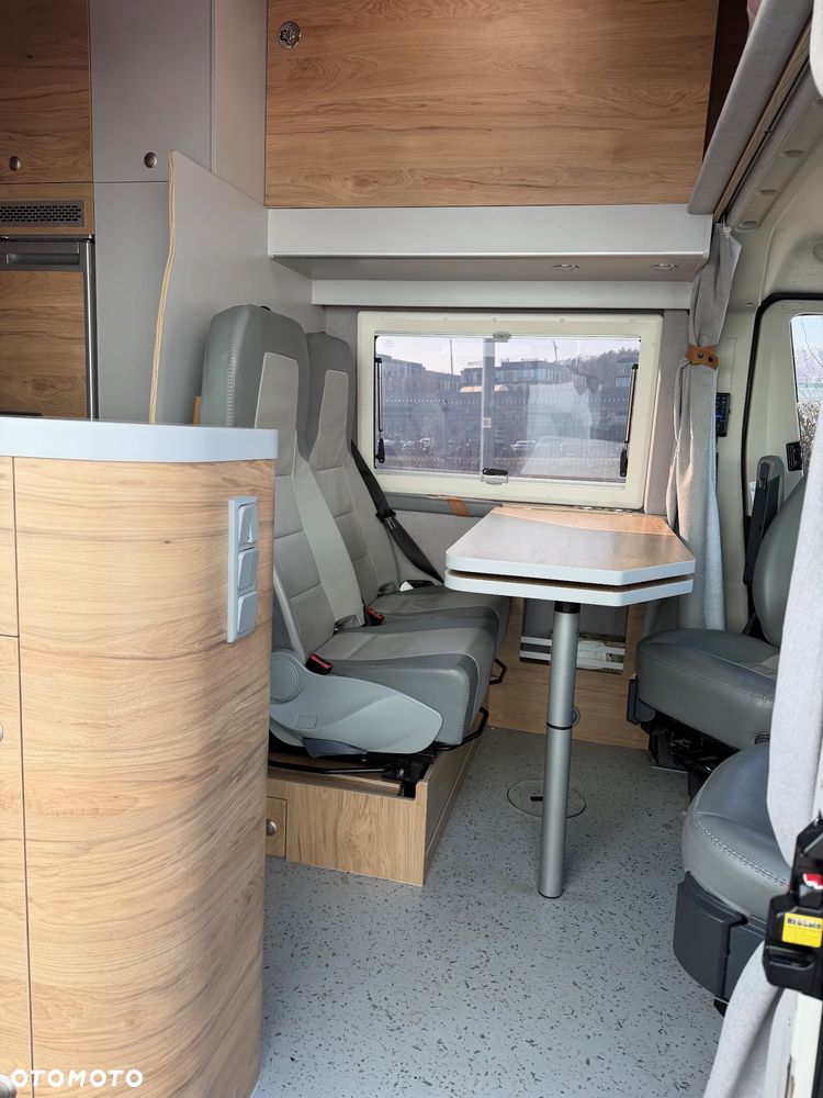 Globe-Traveller Voyager X - 10