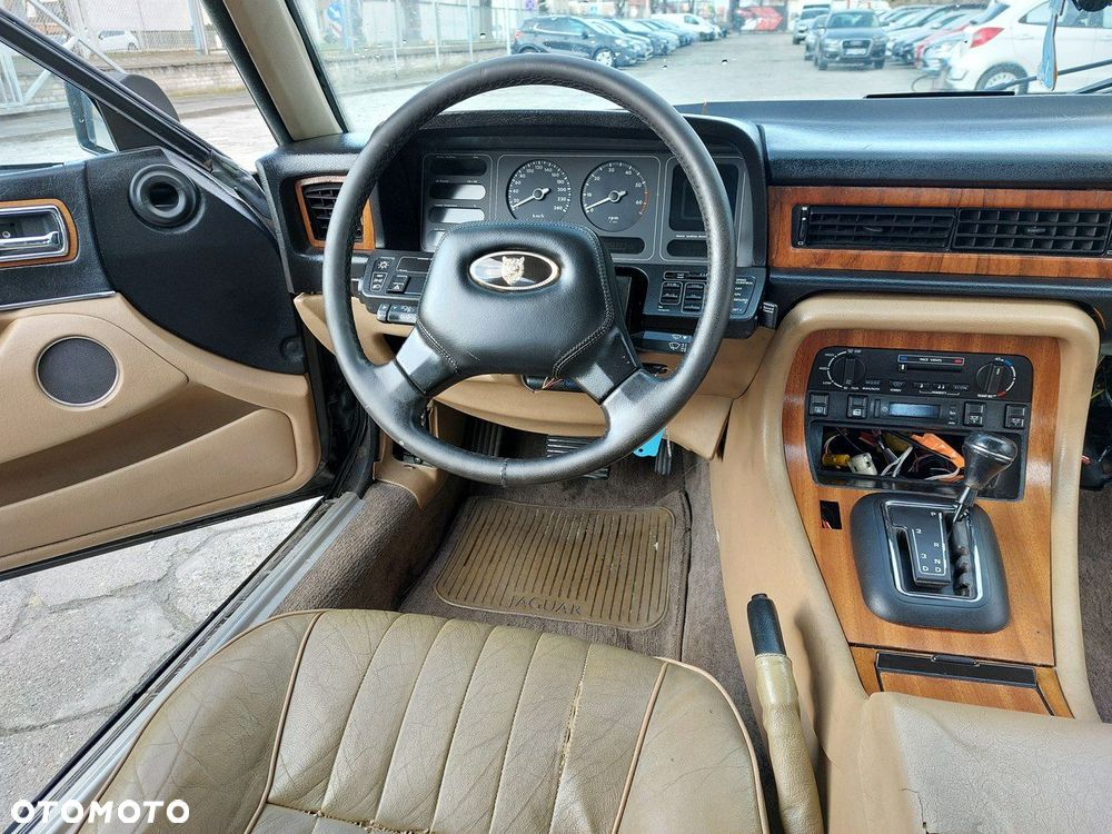 Jaguar XJ - 13