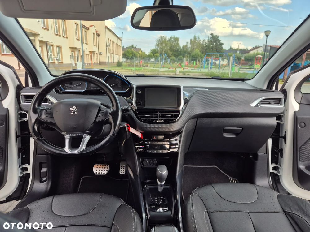 Peugeot 2008 1.2 Pure Tech Allure S&S EAT6 - 12