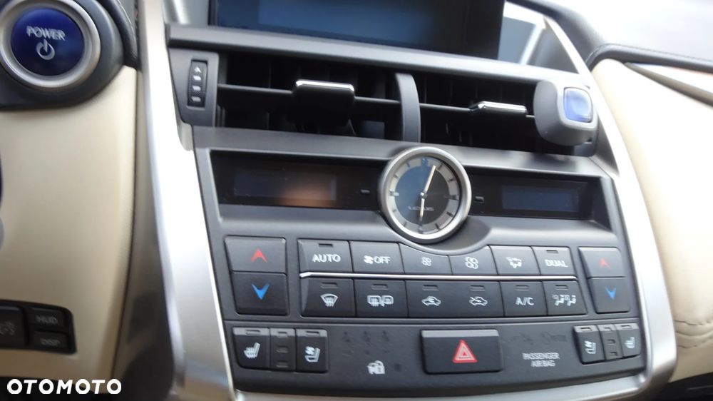Lexus NX 300h Prestige AWD - 17