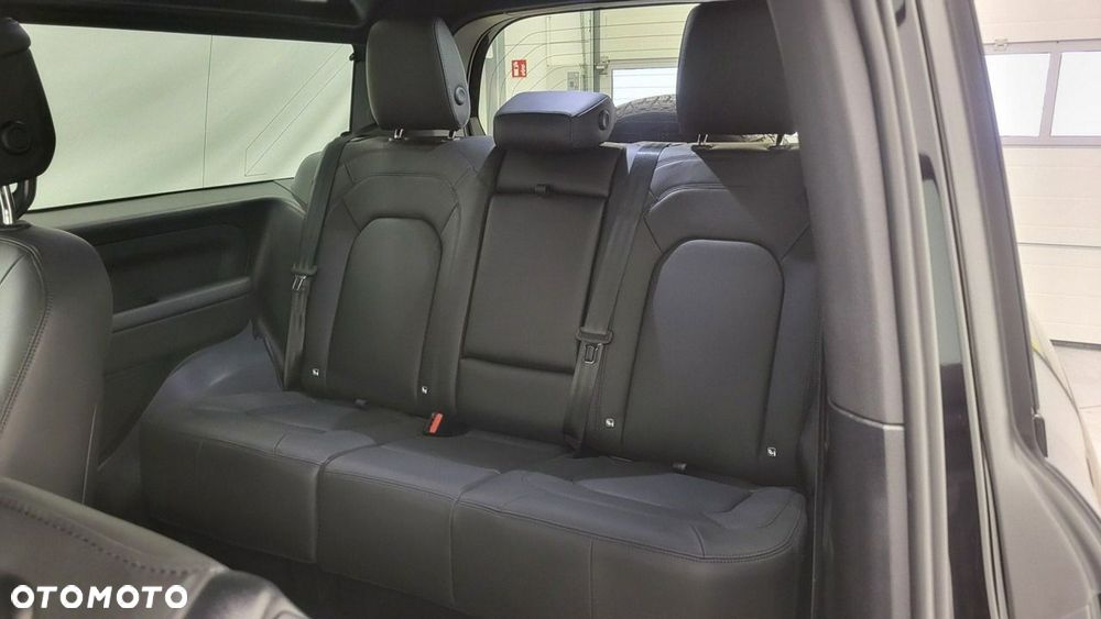 Land Rover Defender - 28