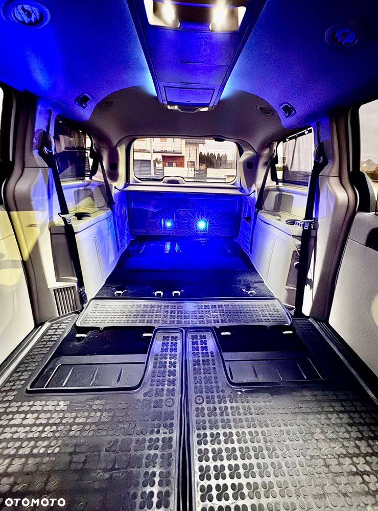 Lancia Voyager 2.8CRD Gold - 33