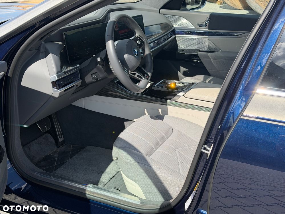 BMW i7 - 18