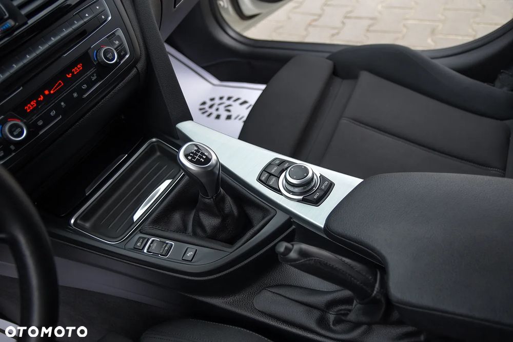 BMW Seria 3 316i - 25