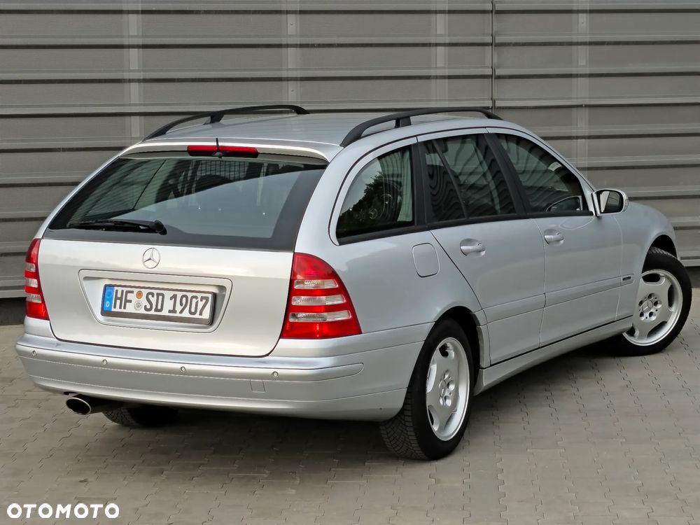 Mercedes-Benz Klasa C 180 Kompressor Automatik Avantgarde Sport Edition - 24