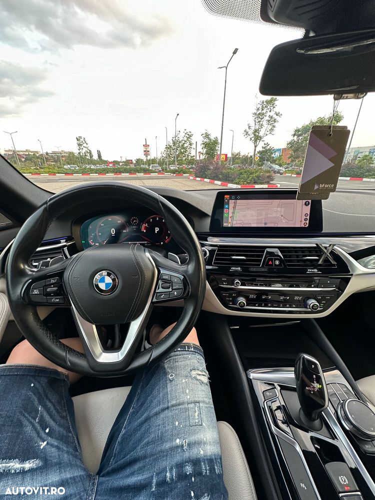 BMW Seria 5 520i AT - 8