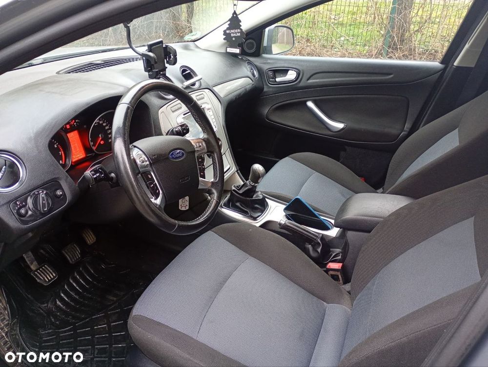 Ford Mondeo 1.6 Ambiente - 2