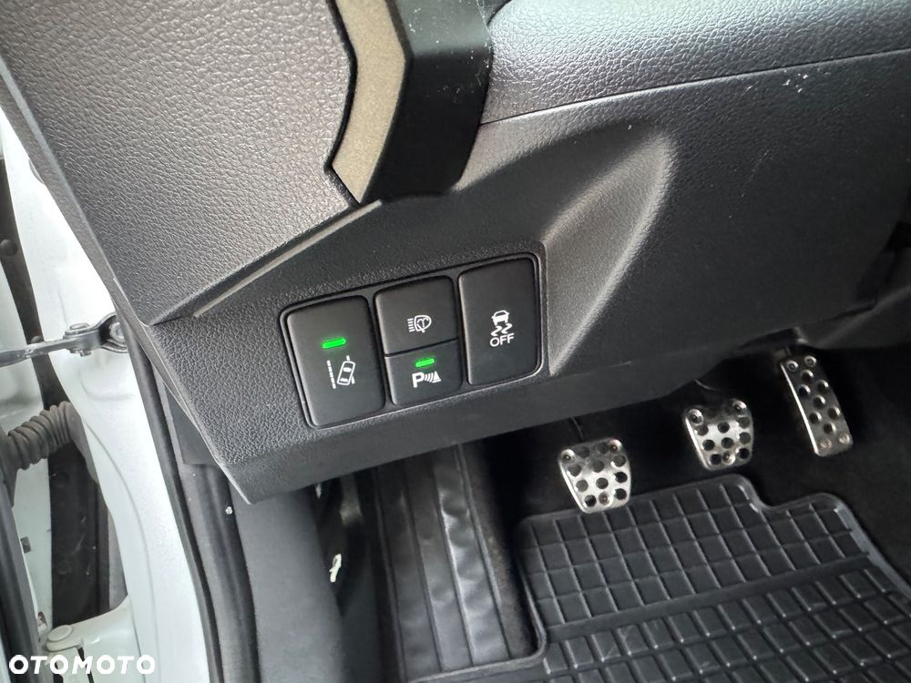 Honda Civic 1.8 i-VTEC Executive Black Edition - 30