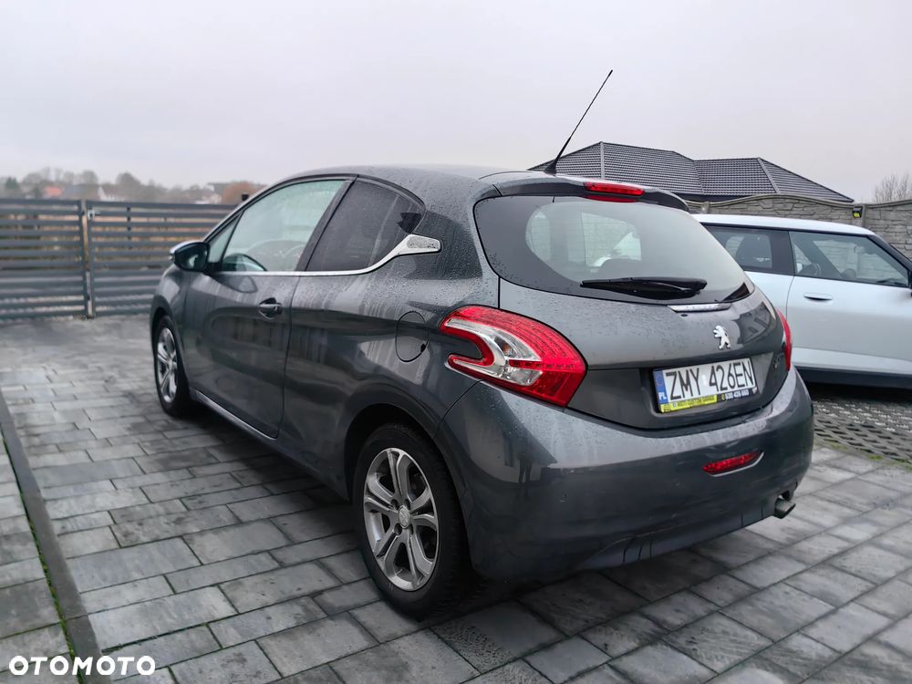 Peugeot 208 - 11