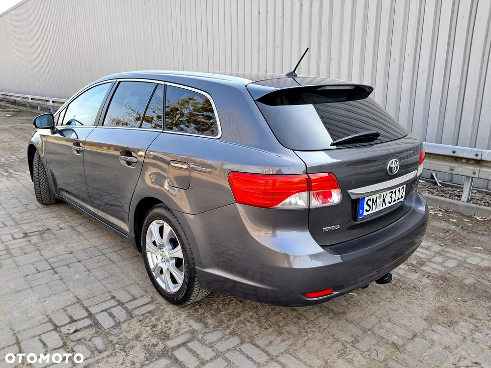 Toyota Avensis 2.0 D-4D Executive - 7