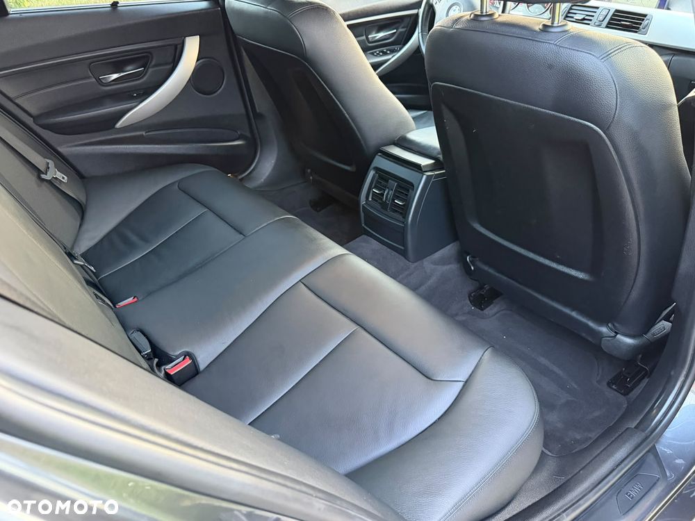 BMW Seria 3 320d Luxury Line - 29