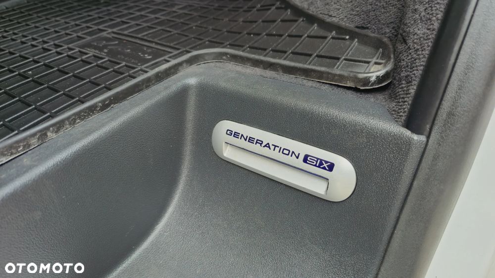 Volkswagen Multivan 2.0 TDI L1 Generation SIX DSG - 24