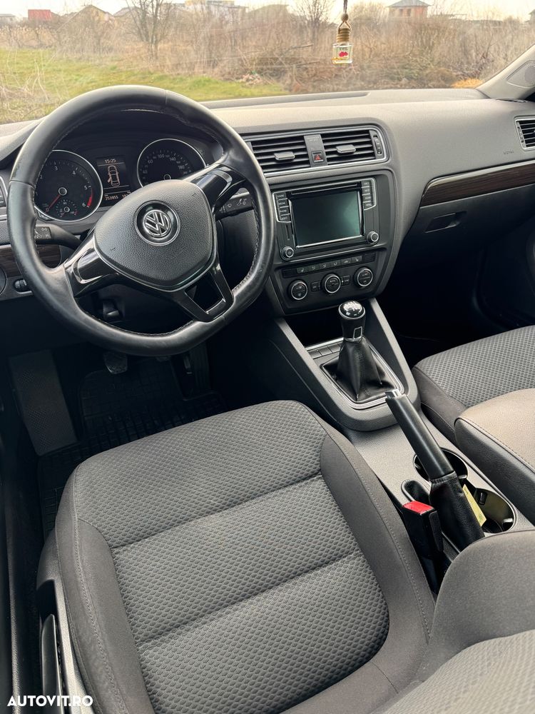 Volkswagen Jetta 2.0 TDI Comfortline - 6