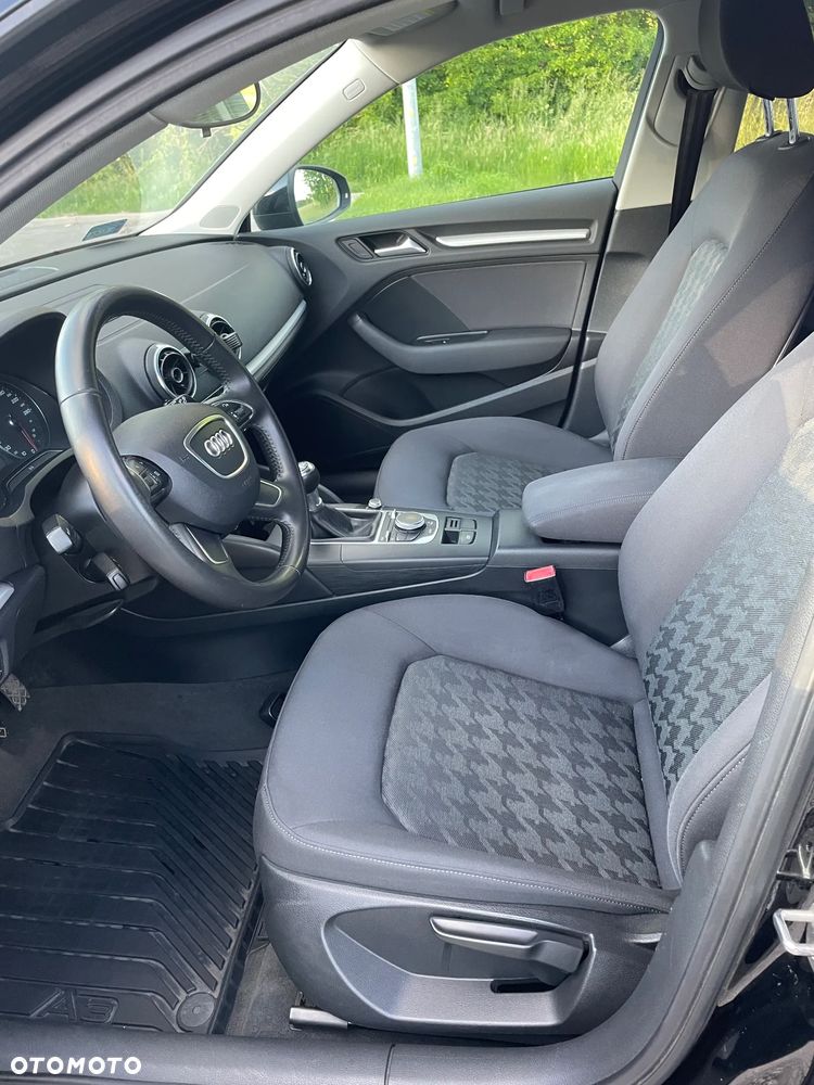Audi A3 Sportback 1.6 TDI DPF Ambiente - 12