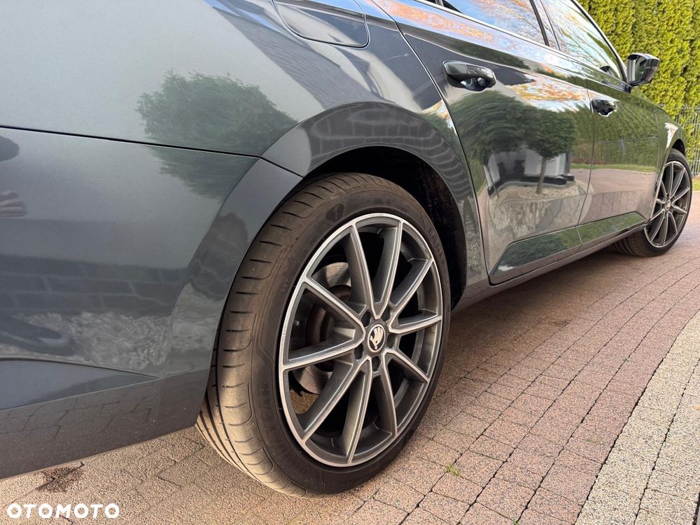 Skoda Superb 2.0 TDI DSG Premium Edition - 40