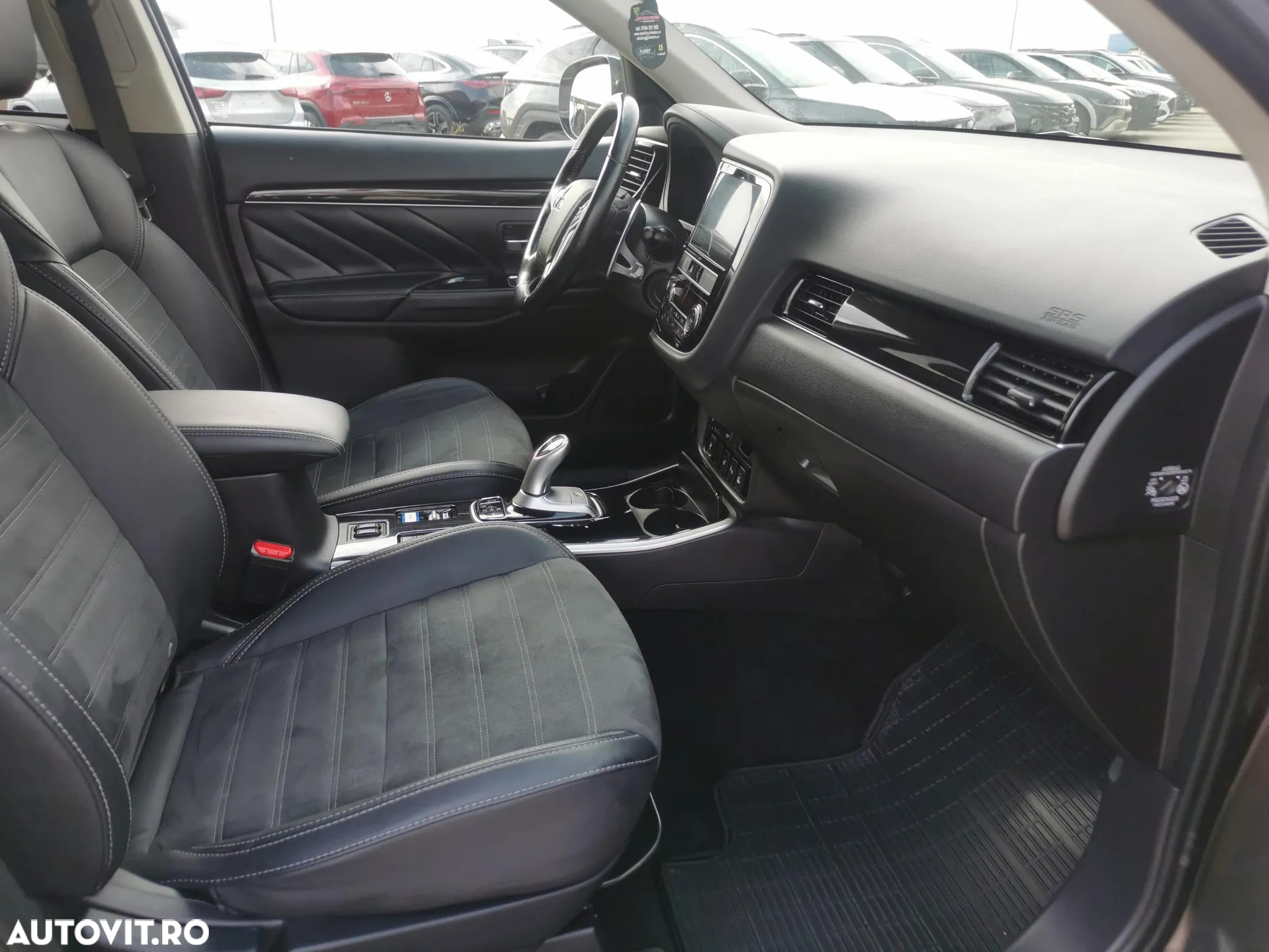Mitsubishi Outlander PHEV 2.4 L 4X4 Invite - 13