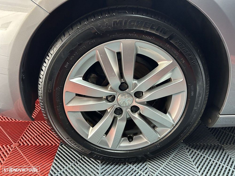 Peugeot 308 1.2 PureTech Active J17 - 17