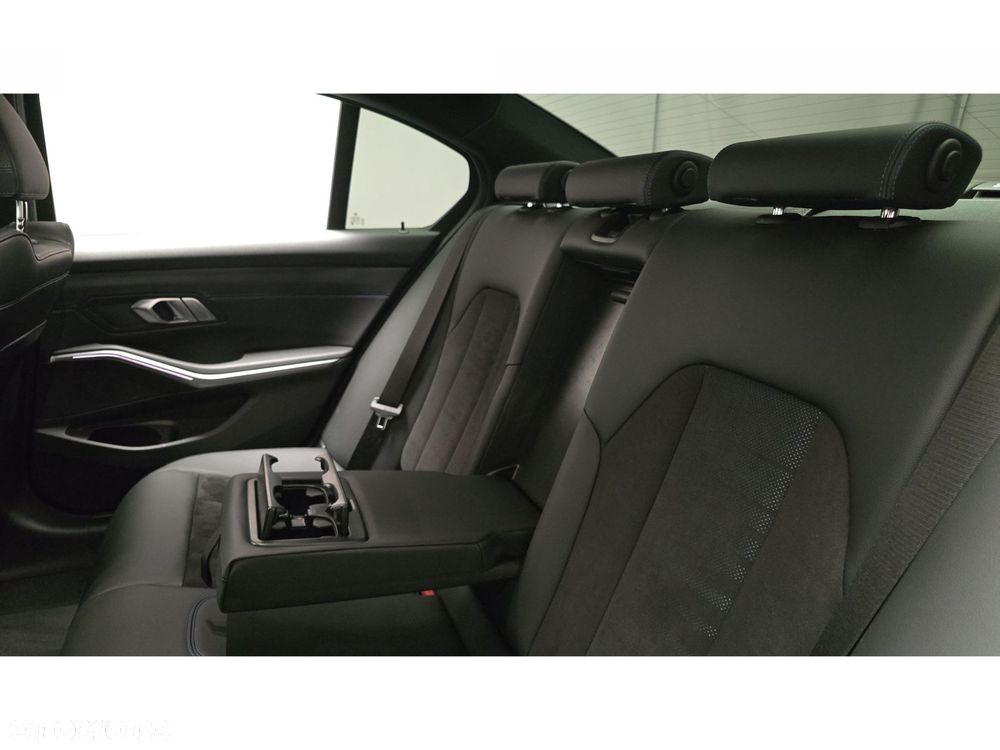 BMW Seria 3 320d xDrive mHEV M Sport - 23