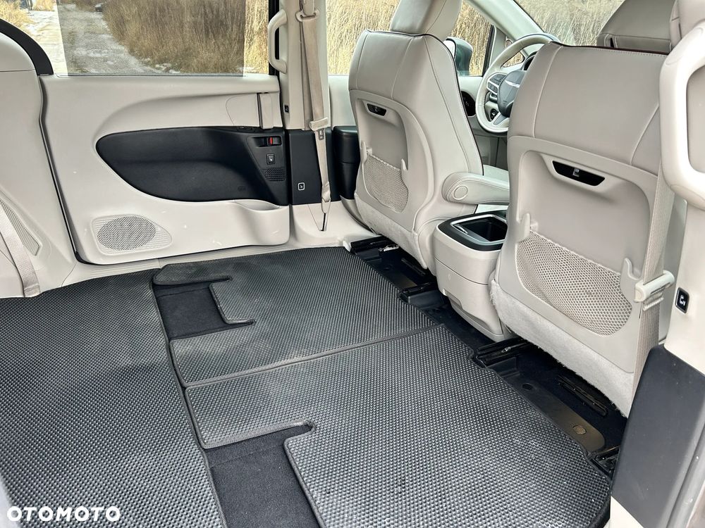 Chrysler Pacifica - 18