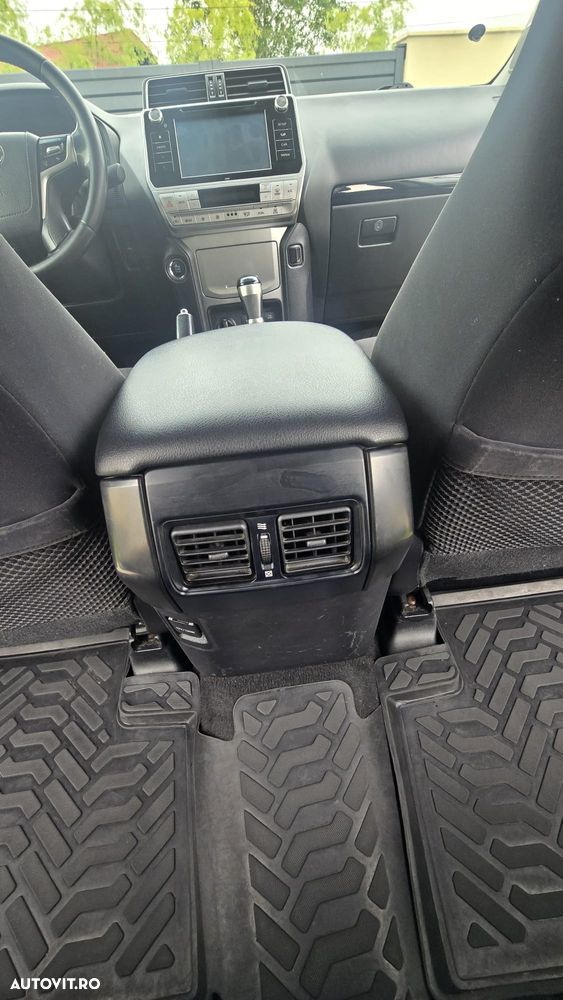 Toyota Land Cruiser 2.8l Turbo D-4D A/T Luxury - 8