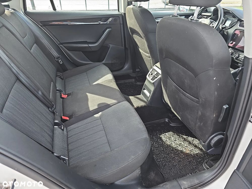 Skoda Octavia 2.0 TDI Style DSG - 23