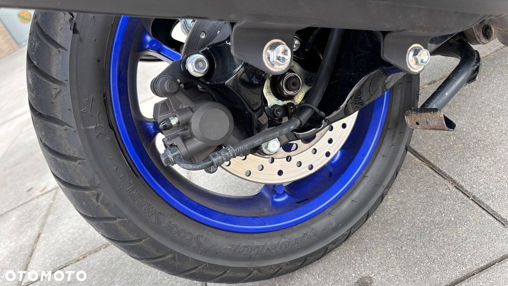 Yamaha NMAX - 11