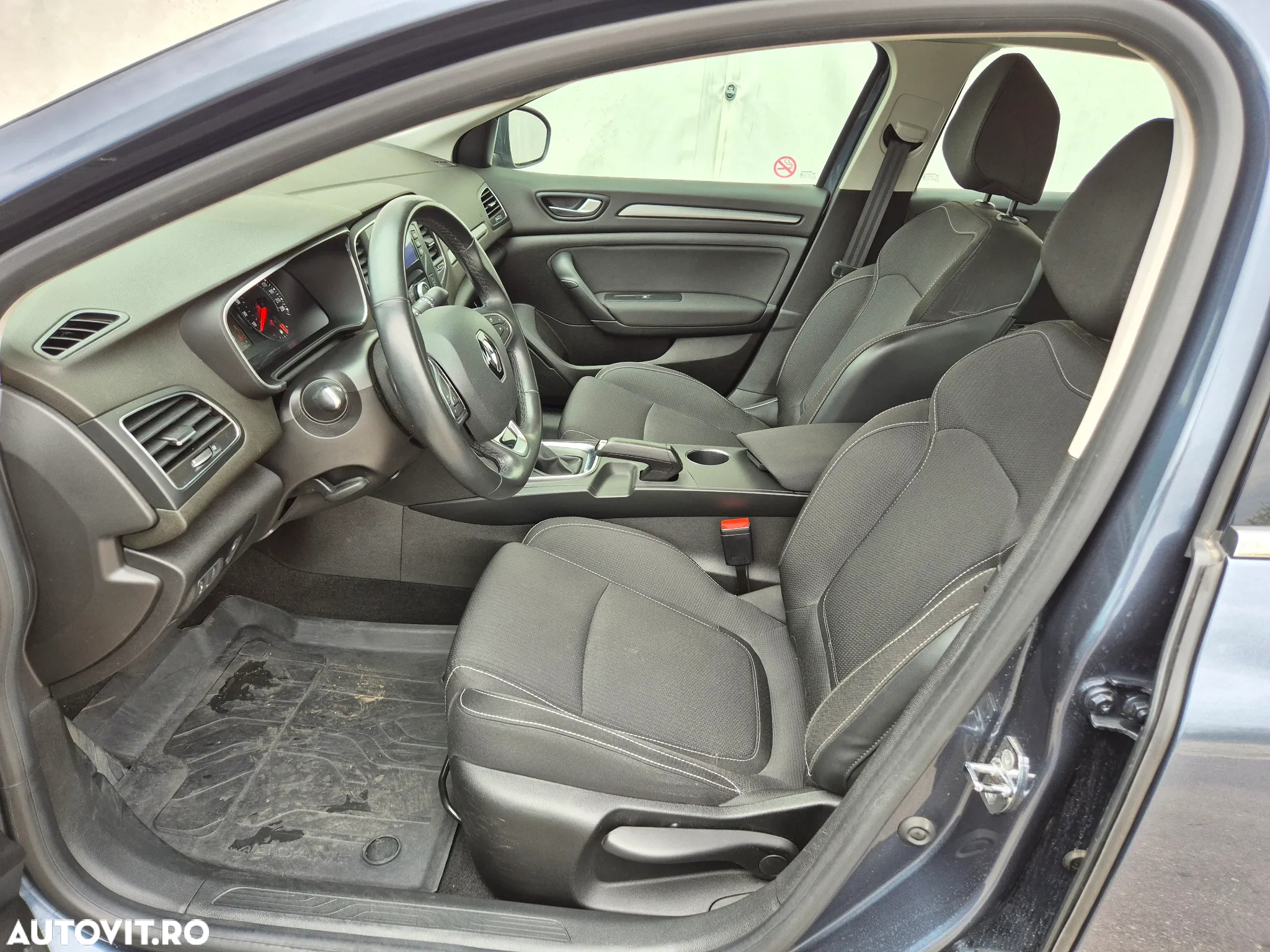 Renault Megane TCe 140 EDC GPF Zen - 10