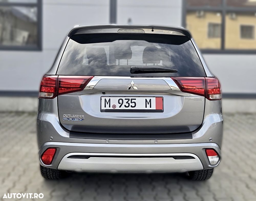 Mitsubishi Outlander - 26