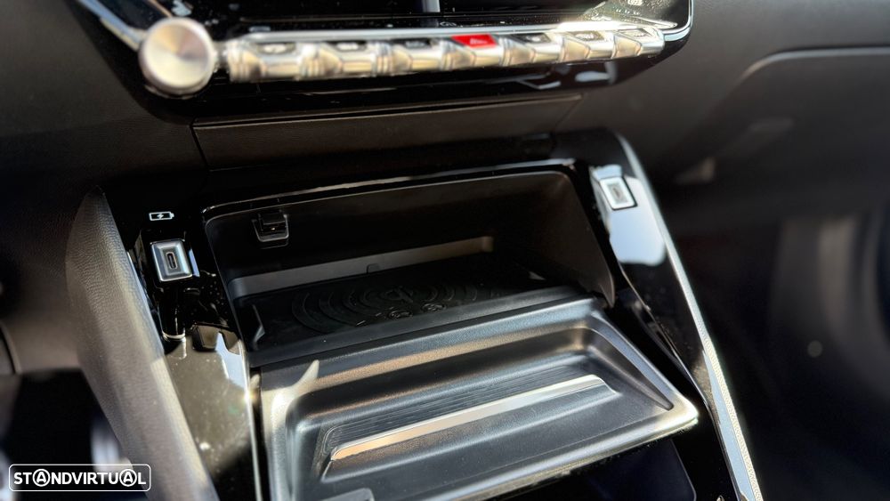 Peugeot e-2008 54 kWh GT - 31