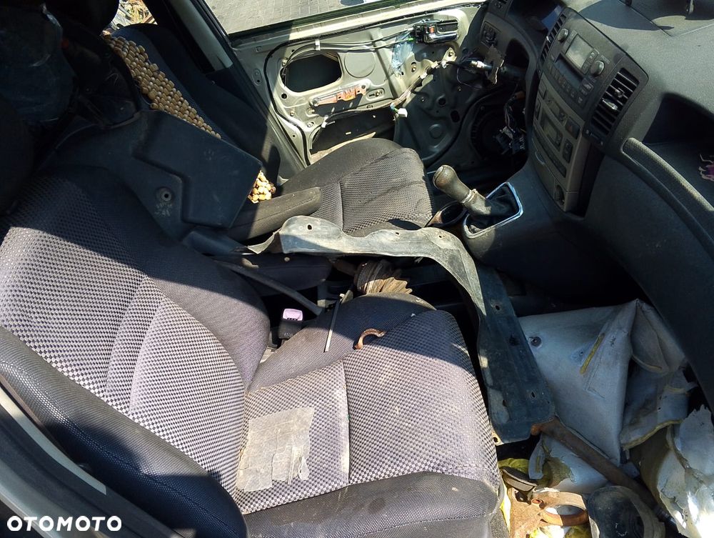 Toyota Corolla Verso I (02-04r.) 2.0 D-4D 89KM. Silnik 1CD-FTV Skrzynia  E351 lakier1D9 – Silver Graphite. Cały na części GWARANCJA !!!  Przód Tył Zestaw Komplet Drzwi Klapa Zderzak Błotnik Maska Grill Atrapa Szyba Pas Lampa Lusterko Boczki Fotel Kanapa Kokpit Deska Rozdzielcza Przełącznik Włącznik Sterownik Przewody Wiązka Instalacja Moduł Komputer Czujnik Listwa Pompa Alternator Wtryski Głowica Rozrusznik Kompresor Sprzęgło Dwumas Silnik Skrzynia ABS Klimatyzacji Paliwa Wspomagania Kolektor Turbina Przepustnica Zawór Chłodnica Koło Hak Belka Sanki Zawieszenie Mcpherson Półoś Amortyzator Wydech Tłumik Zacisk Most - 9
