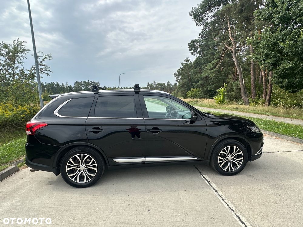 Mitsubishi Outlander 2.0 Instyle Navi 4WD CVT - 3