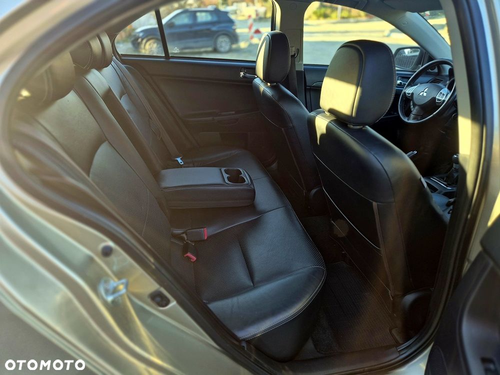 Mitsubishi Lancer - 16