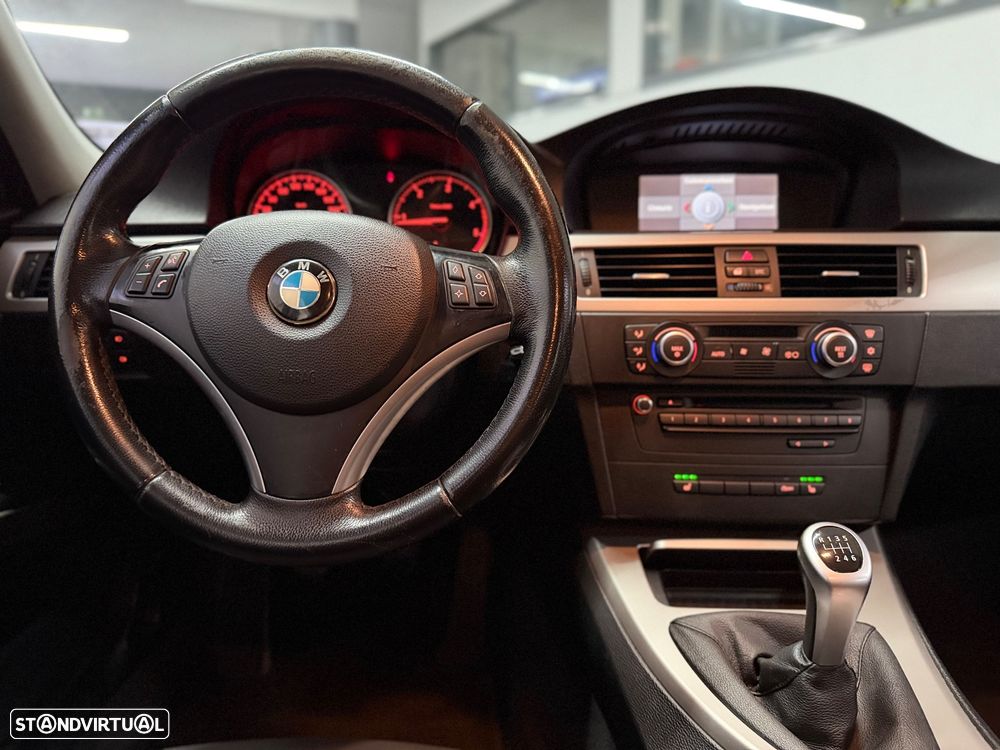 BMW 318 d Navigation Sport - 20