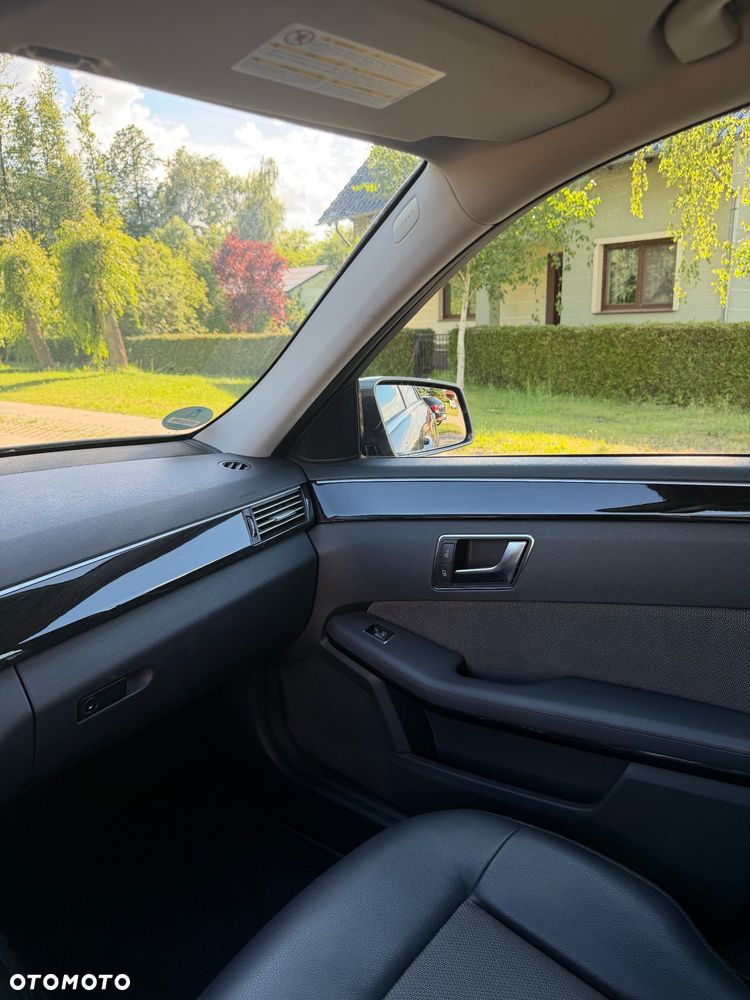Mercedes-Benz Klasa E 300 CDI DPF BlueEFFICIENCY 7G-TRONIC Avantgarde - 29