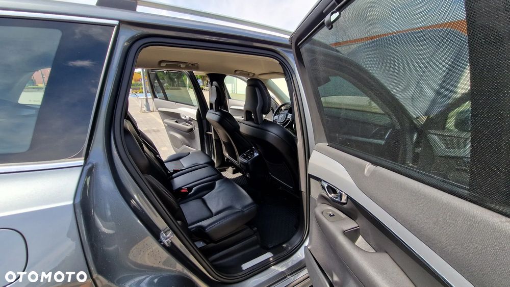 Volvo XC 90 D5 AWD Momentum 7os - 17
