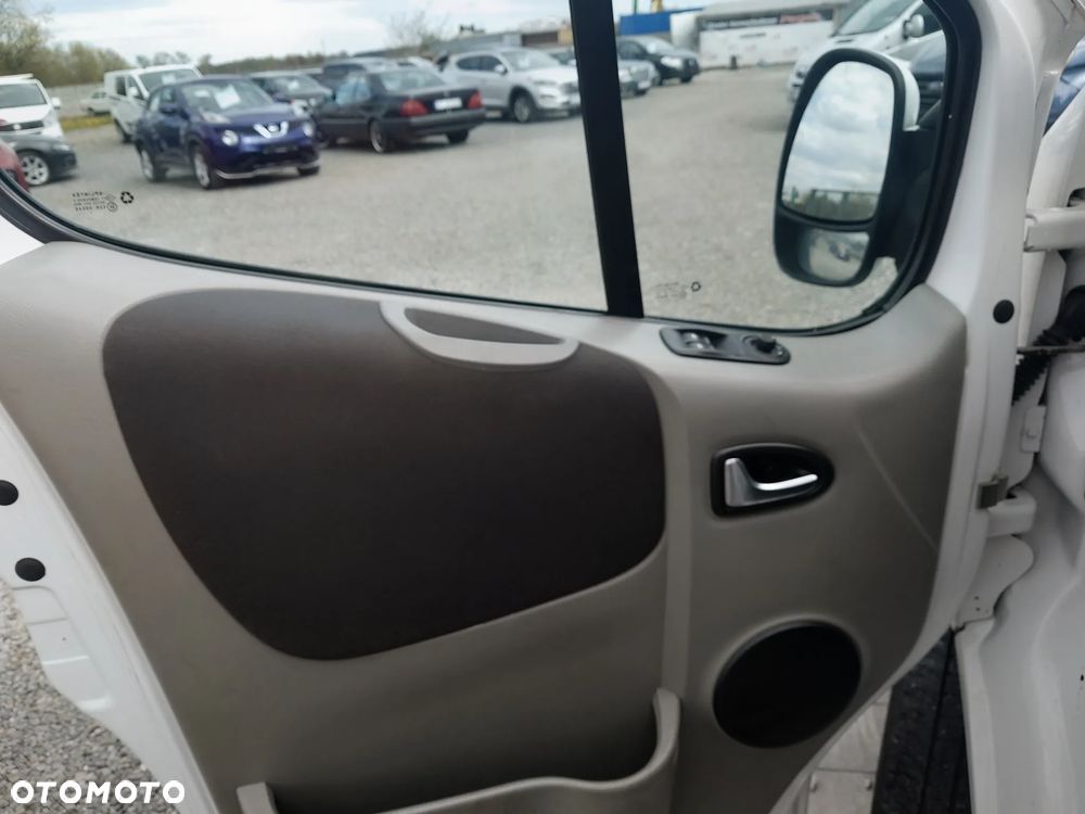 Opel Vivaro - 10