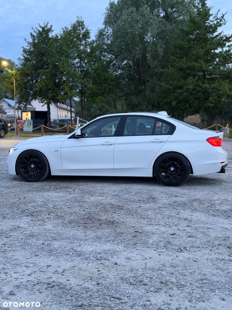 BMW Seria 3 320d DPF Edition Sport - 2