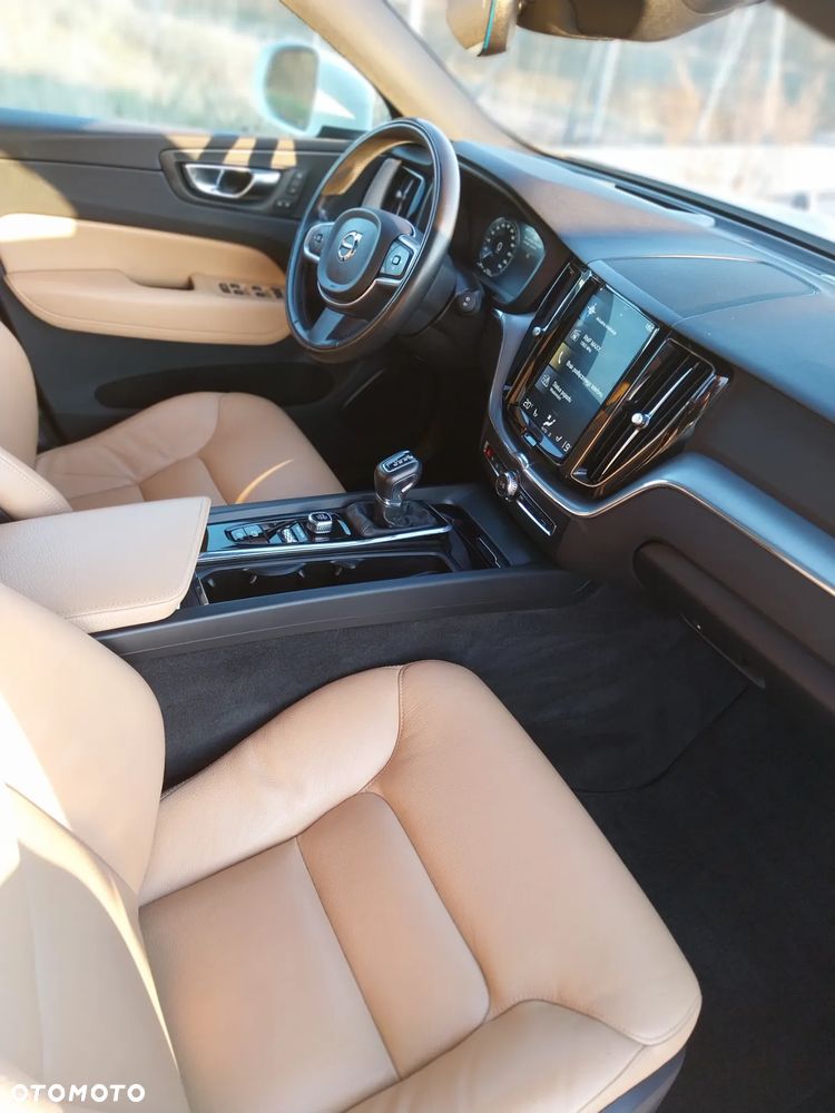 Volvo XC 60 T6 AWD Geartronic Momentum - 17