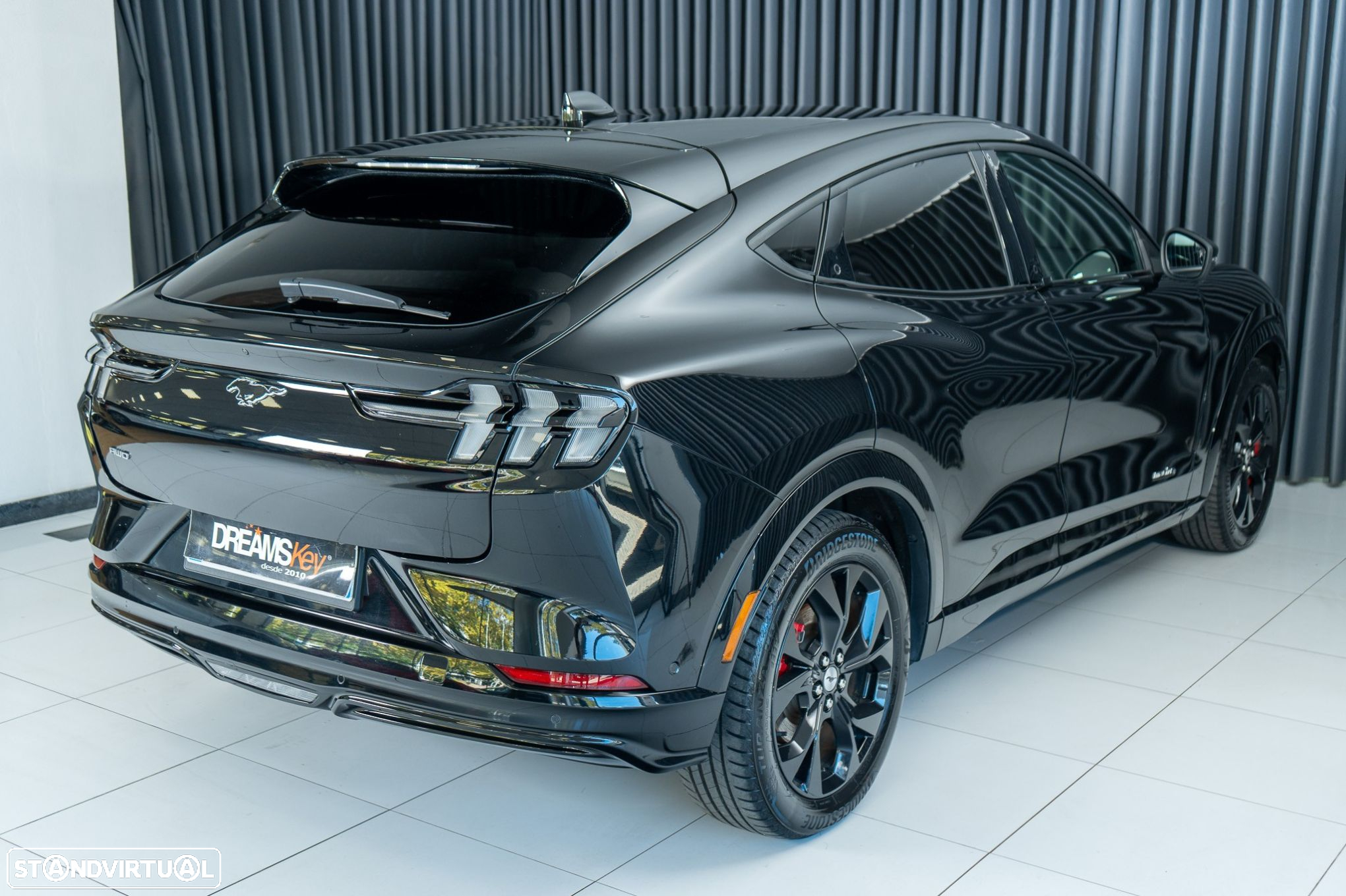 Ford Mustang Mach-E Alargada AWD - 4