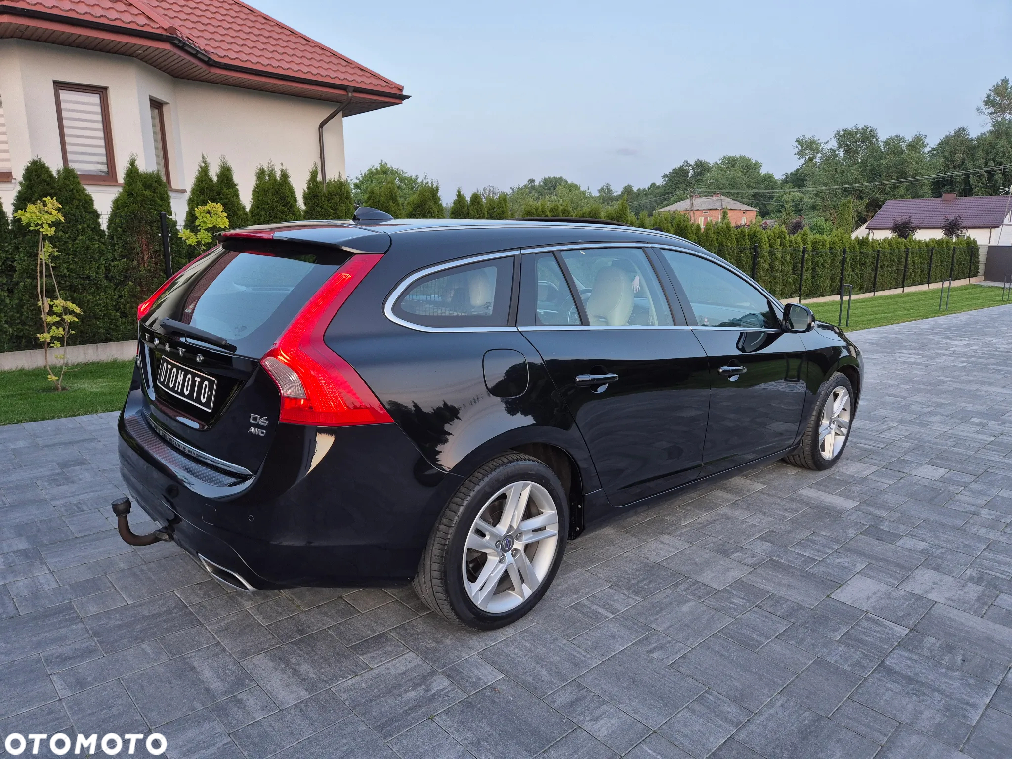 Volvo V60 D6 Plug-In-Hybrid AWD Geartronic Summum - 2