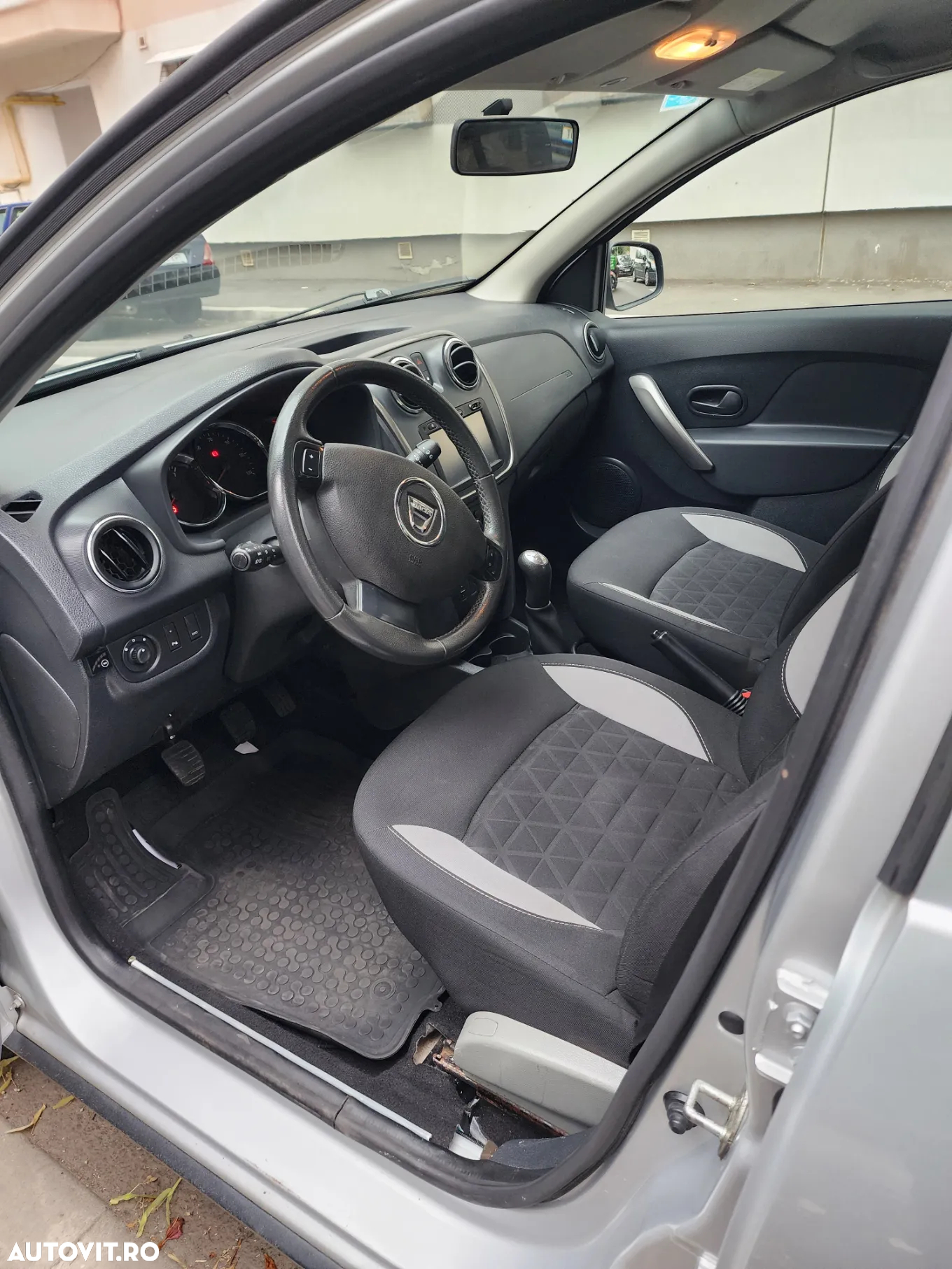 Dacia Sandero - 8