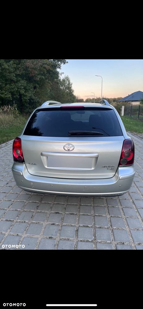 Toyota Avensis 2.2 D-4D Prestige Gold - 5