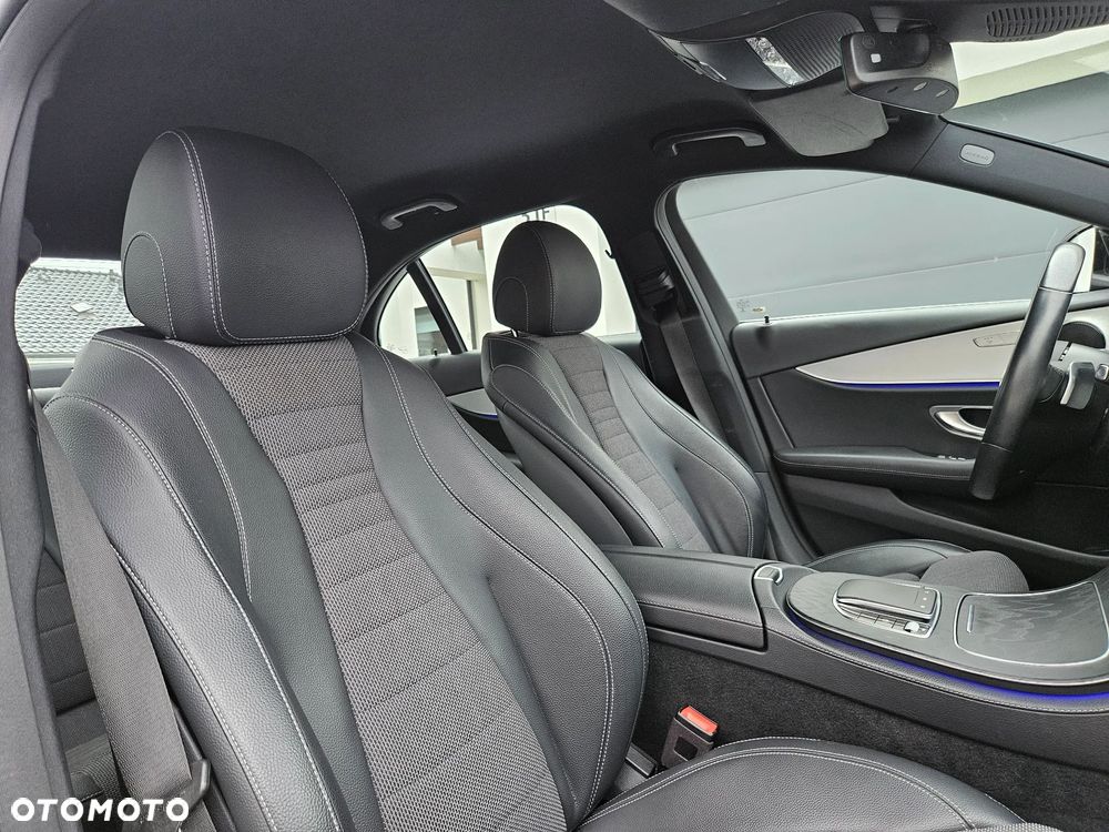 Mercedes-Benz Klasa E 220 d 4-Matic 9G-TRONIC - 22