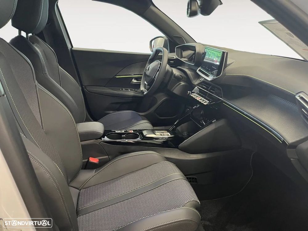 Peugeot e-2008 54 kWh GT - 13