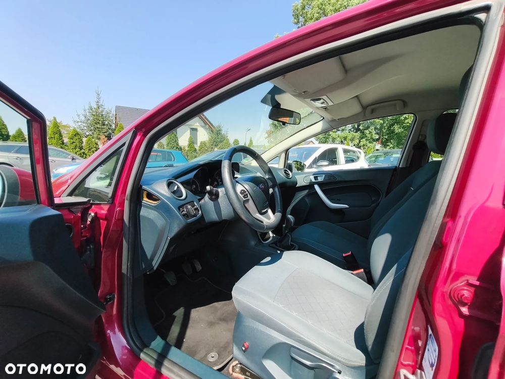 Ford Fiesta 1.25 Ghia - 27