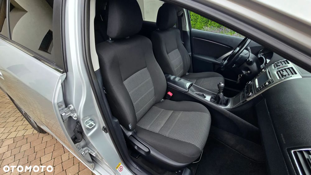 Toyota Avensis - 29